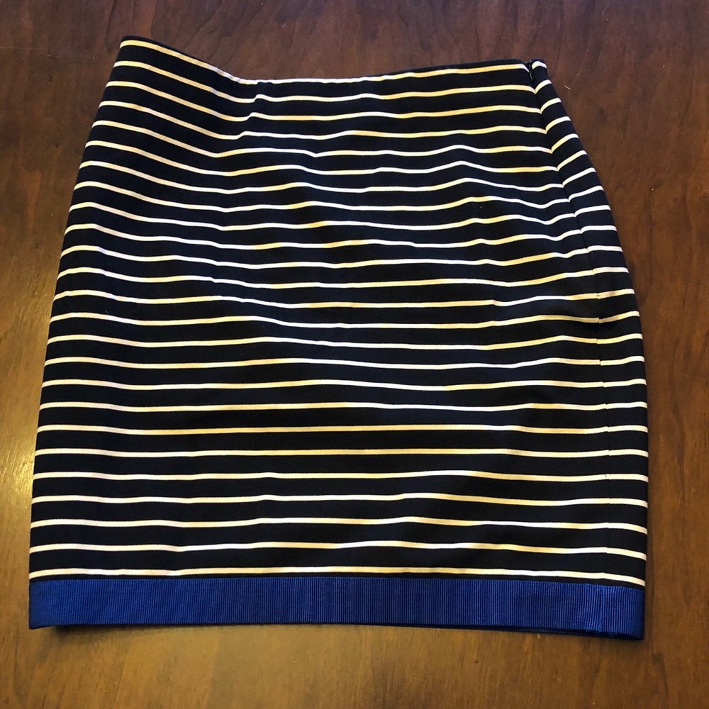 Ann Taylor super stretchy pencil skirt